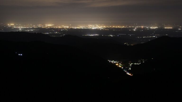 Dieses Bild zeigt eine Webcam-Aufnahme vom Achertal, aufgenommen am Sonntag, den 19.04.2026 um 03:30 Uhr. Die Temperatur betrug 11°C.