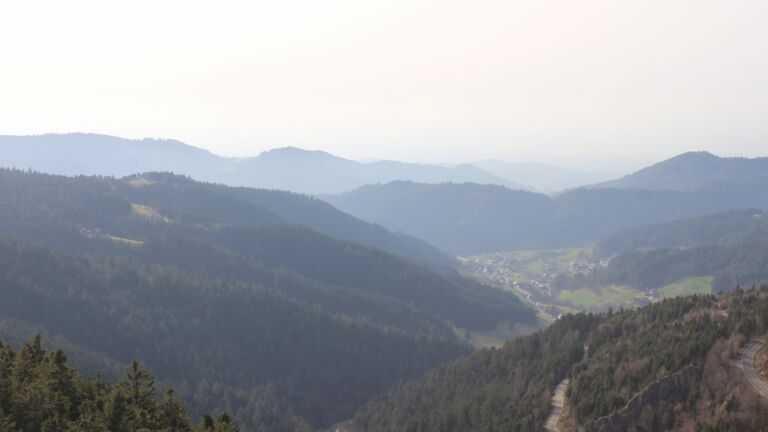 Dieses Bild zeigt eine Webcam-Aufnahme vom Achertal, aufgenommen am Donnerstag, den 05.03.2026 um 16:10 Uhr. Die Temperatur betrug 11.9°C.