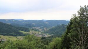 Dieses Bild zeigt eine Webcam-Aufnahme vom Achertal, aufgenommen am Samstag, den 25.07.2026 um 14:30 Uhr. Die Temperatur betrug 26.8°C.