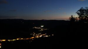 Dieses Bild zeigt eine Webcam-Aufnahme vom Achertal, aufgenommen am Freitag, den 04.09.2026 um 21:10 Uhr. Die Temperatur betrug 23.1°C.