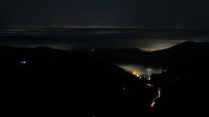 Dieses Bild zeigt eine Webcam-Aufnahme vom Achertal, aufgenommen am Samstag, den 13.12.2025 um 02:00 Uhr. Die Temperatur betrug 8.2°C.