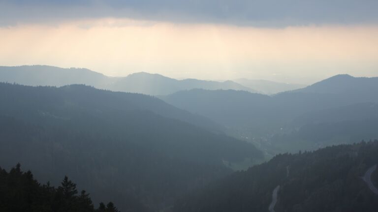 Dieses Bild zeigt eine Webcam-Aufnahme vom Achertal, aufgenommen am Dienstag, den 14.04.2026 um 19:10 Uhr. Die Temperatur betrug 4.1°C.