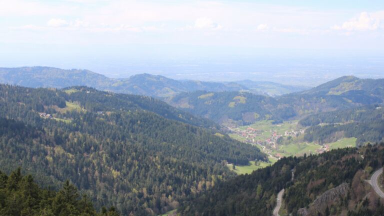 Dieses Bild zeigt eine Webcam-Aufnahme vom Achertal, aufgenommen am Freitag, den 17.04.2026 um 13:50 Uhr. Die Temperatur betrug 14.6°C.