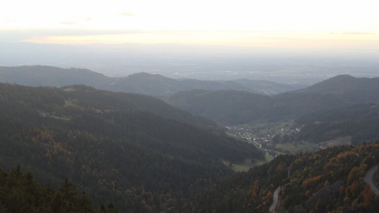 Dieses Bild zeigt eine Webcam-Aufnahme vom Achertal, aufgenommen am Mittwoch, den 15.10.2025 um 18:50 Uhr. Die Temperatur betrug 6.6°C.