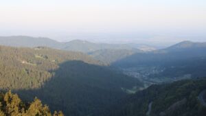 Dieses Bild zeigt eine Webcam-Aufnahme vom Achertal, aufgenommen am Montag, den 19.05.2025 um 06:40 Uhr. Die Temperatur betrug 8.2°C.