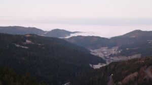 Dieses Bild zeigt eine Webcam-Aufnahme vom Achertal, aufgenommen am Sonntag, den 28.12.2025 um 07:50 Uhr. Die Temperatur betrug 1.3°C.