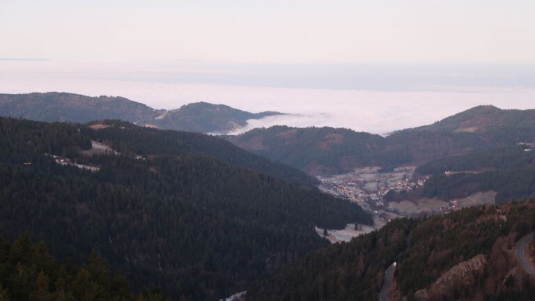 Dieses Bild zeigt eine Webcam-Aufnahme vom Achertal, aufgenommen am Sonntag, den 28.12.2025 um 07:50 Uhr. Die Temperatur betrug 1.3°C.