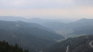 Dieses Bild zeigt eine Webcam-Aufnahme vom Achertal, aufgenommen am Dienstag, den 14.04.2026 um 17:30 Uhr. Die Temperatur betrug 4.8°C.