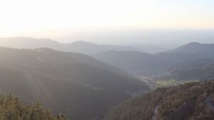 Dieses Bild zeigt eine Webcam-Aufnahme vom Achertal, aufgenommen am Montag, den 02.03.2026 um 17:30 Uhr. Die Temperatur betrug 9.5°C.