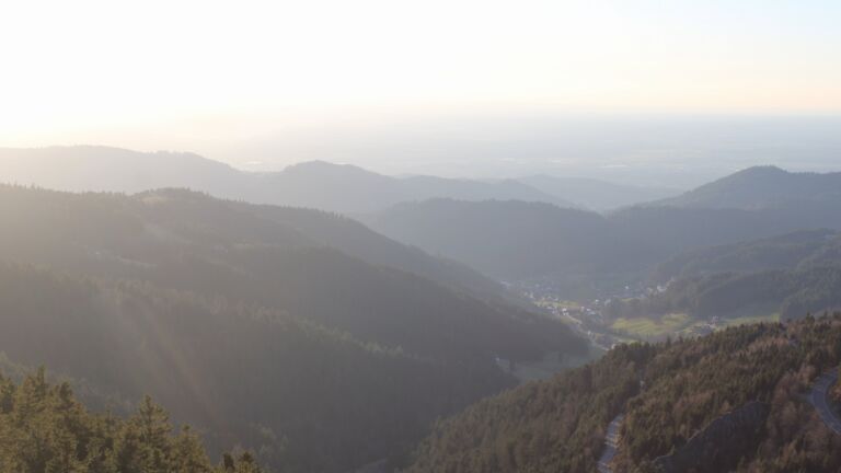 Dieses Bild zeigt eine Webcam-Aufnahme vom Achertal, aufgenommen am Montag, den 02.03.2026 um 17:30 Uhr. Die Temperatur betrug 9.5°C.