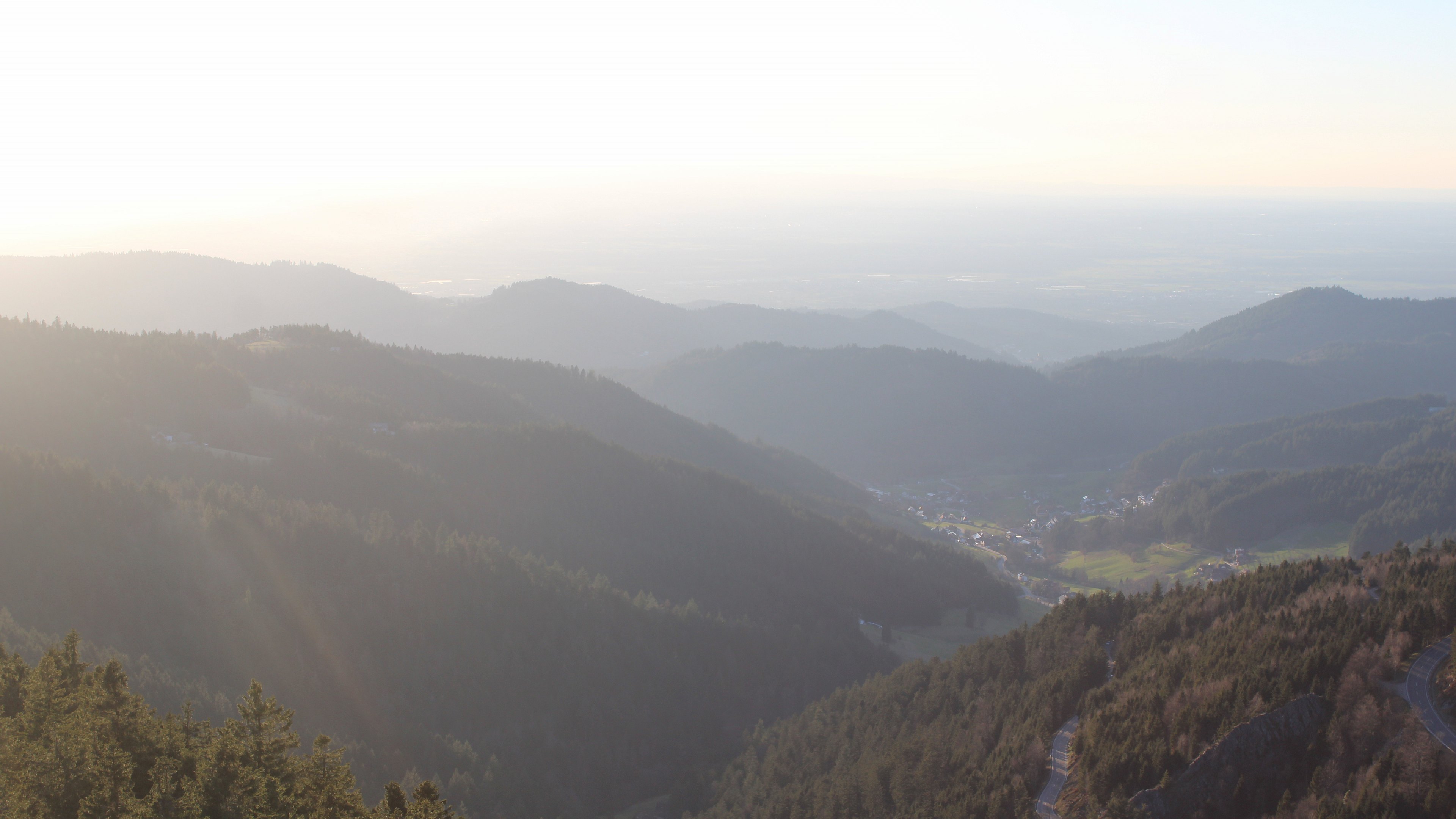 Dieses Bild zeigt eine Webcam-Aufnahme vom Achertal, aufgenommen am Montag, den 02.03.2026 um 17:30 Uhr. Die Temperatur betrug 9.5°C.