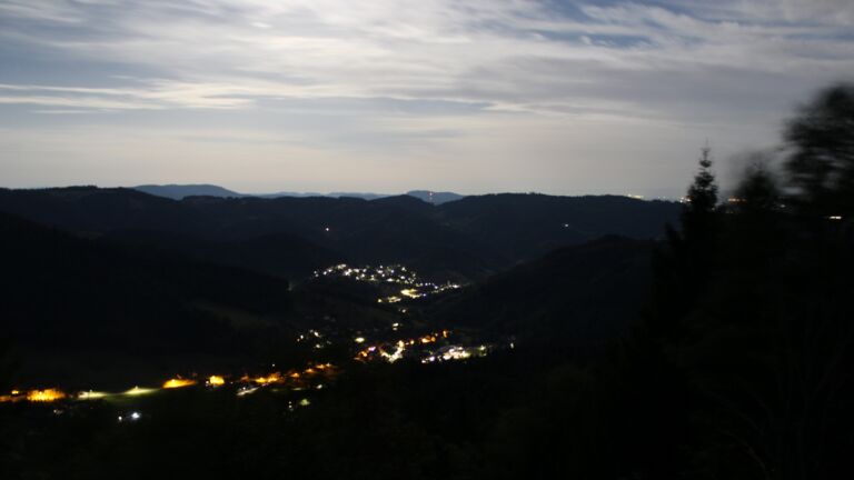 Dieses Bild zeigt eine Webcam-Aufnahme vom Achertal, aufgenommen am Donnerstag, den 27.08.2026 um 02:30 Uhr. Die Temperatur betrug 22°C.