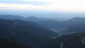 Dieses Bild zeigt eine Webcam-Aufnahme vom Achertal, aufgenommen am Donnerstag, den 16.04.2026 um 20:40 Uhr. Die Temperatur betrug 12.7°C.