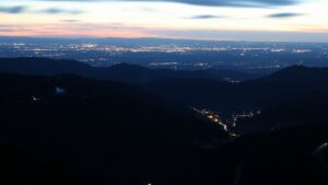 Dieses Bild zeigt eine Webcam-Aufnahme vom Achertal, aufgenommen am Samstag, den 04.04.2026 um 20:50 Uhr. Die Temperatur betrug 7.4°C.