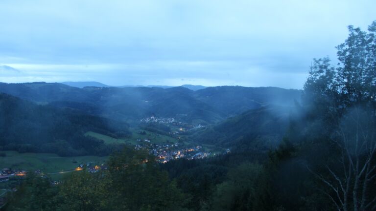 Dieses Bild zeigt eine Webcam-Aufnahme vom Achertal, aufgenommen am Samstag, den 24.10.2026 um 18:40 Uhr. Die Temperatur betrug 4.8°C.