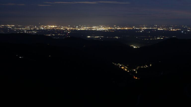 Dieses Bild zeigt eine Webcam-Aufnahme vom Achertal, aufgenommen am Dienstag, den 16.09.2025 um 20:30 Uhr. Die Temperatur betrug 8.5°C.