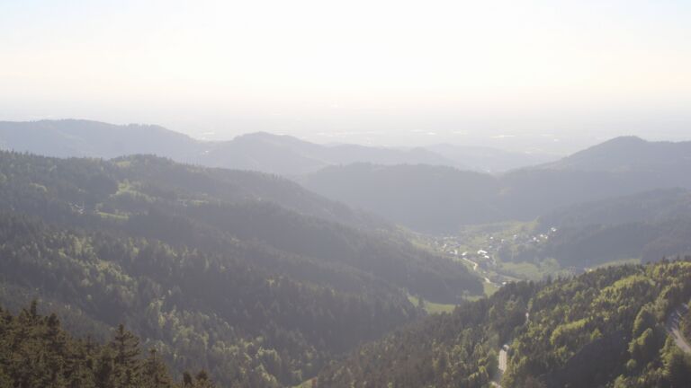 Dieses Bild zeigt eine Webcam-Aufnahme vom Achertal, aufgenommen am Donnerstag, den 30.04.2026 um 19:00 Uhr. Die Temperatur betrug 10.3°C.