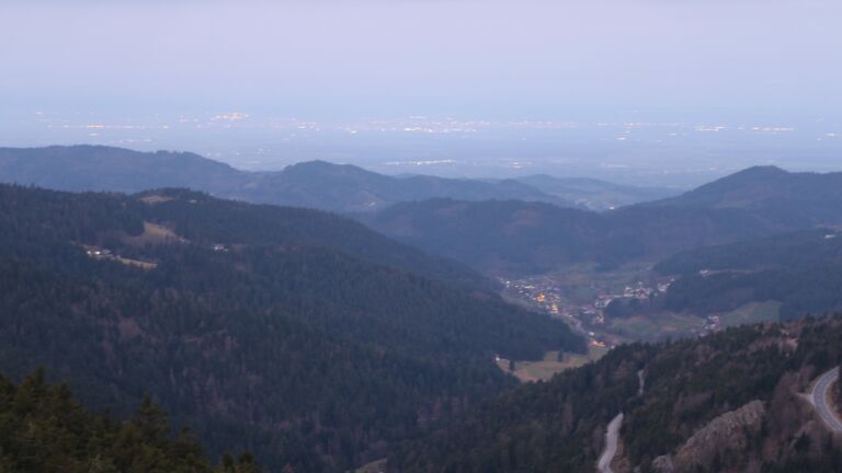 Dieses Bild zeigt eine Webcam-Aufnahme vom Achertal, aufgenommen am Samstag, den 28.02.2026 um 06:50 Uhr. Die Temperatur betrug 5.6°C.