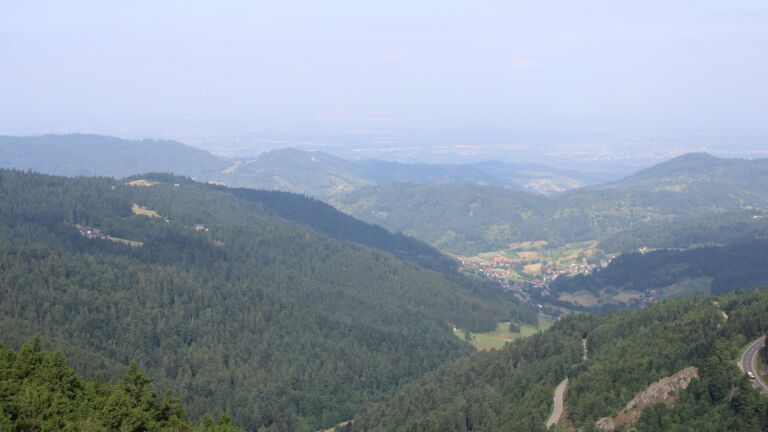 Dieses Bild zeigt eine Webcam-Aufnahme vom Achertal, aufgenommen am Montag, den 23.06.2025 um 09:40 Uhr. Die Temperatur betrug 17.1°C.
