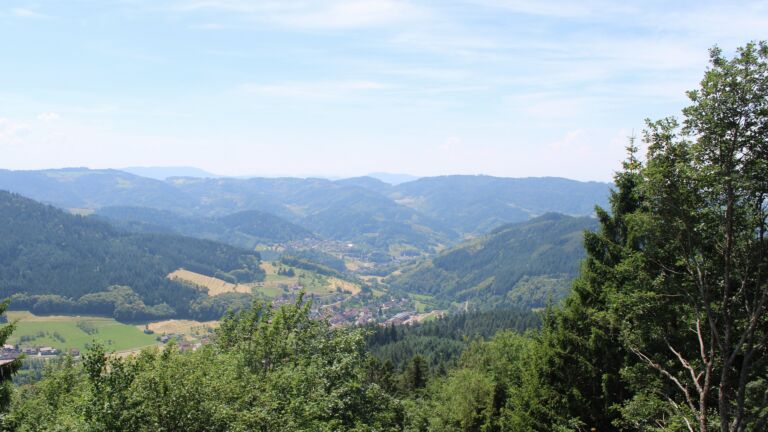 Dieses Bild zeigt eine Webcam-Aufnahme vom Achertal, aufgenommen am Dienstag, den 23.06.2026 um 13:40 Uhr. Die Temperatur betrug 31.8°C.