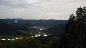 Dieses Bild zeigt eine Webcam-Aufnahme vom Achertal, aufgenommen am Montag, den 28.09.2026 um 04:30 Uhr. Die Temperatur betrug 21.1°C.