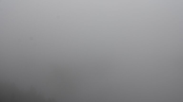 Dieses Bild zeigt eine Webcam-Aufnahme vom Achertal, aufgenommen am Freitag, den 24.10.2025 um 10:00 Uhr. Die Temperatur betrug 0.7°C.