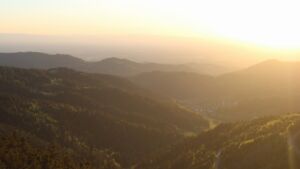 Dieses Bild zeigt eine Webcam-Aufnahme vom Achertal, aufgenommen am Freitag, den 01.05.2026 um 20:20 Uhr. Die Temperatur betrug 15.5°C.