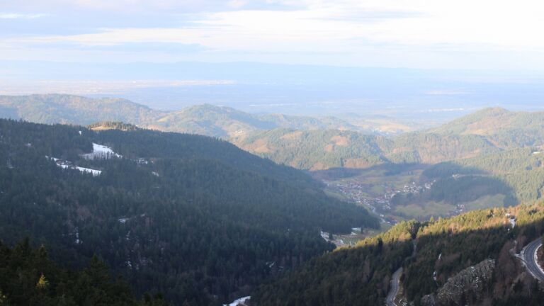 Dieses Bild zeigt eine Webcam-Aufnahme vom Achertal, aufgenommen am Freitag, den 16.01.2026 um 09:30 Uhr. Die Temperatur betrug 5.9°C.