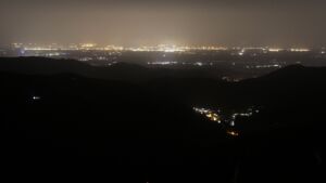 Dieses Bild zeigt eine Webcam-Aufnahme vom Achertal, aufgenommen am Samstag, den 15.11.2025 um 04:00 Uhr. Die Temperatur betrug 11.6°C.