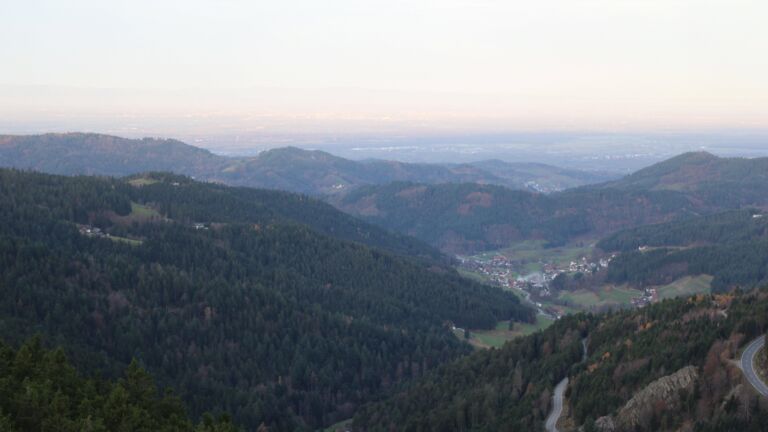 Dieses Bild zeigt eine Webcam-Aufnahme vom Achertal, aufgenommen am Donnerstag, den 13.11.2025 um 07:50 Uhr. Die Temperatur betrug 14.5°C.