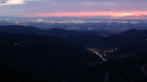 Dieses Bild zeigt eine Webcam-Aufnahme vom Achertal, aufgenommen am Sonntag, den 05.04.2026 um 20:40 Uhr. Die Temperatur betrug 6.9°C.