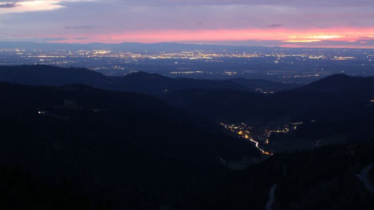 Dieses Bild zeigt eine Webcam-Aufnahme vom Achertal, aufgenommen am Sonntag, den 05.04.2026 um 20:40 Uhr. Die Temperatur betrug 6.9°C.