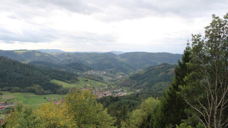 Dieses Bild zeigt eine Webcam-Aufnahme vom Achertal, aufgenommen am Freitag, den 23.10.2026 um 16:10 Uhr. Die Temperatur betrug 10.6°C.
