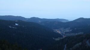 Dieses Bild zeigt eine Webcam-Aufnahme vom Achertal, aufgenommen am Sonntag, den 08.02.2026 um 07:10 Uhr. Die Temperatur betrug 2.4°C.