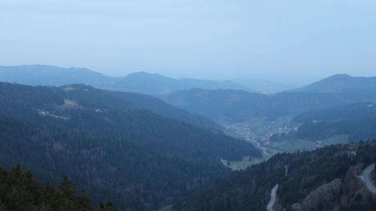 Dieses Bild zeigt eine Webcam-Aufnahme vom Achertal, aufgenommen am Montag, den 23.03.2026 um 06:20 Uhr. Die Temperatur betrug 4.7°C.