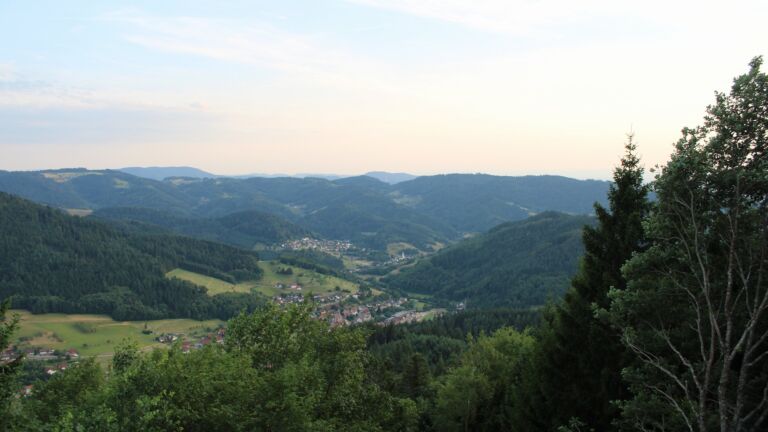 Dieses Bild zeigt eine Webcam-Aufnahme vom Achertal, aufgenommen am Montag, den 13.07.2026 um 20:40 Uhr. Die Temperatur betrug 27.4°C.