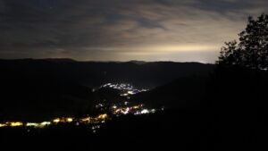 Dieses Bild zeigt eine Webcam-Aufnahme vom Achertal, aufgenommen am Montag, den 15.06.2026 um 02:40 Uhr. Die Temperatur betrug 11.4°C.