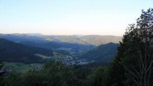Dieses Bild zeigt eine Webcam-Aufnahme vom Achertal, aufgenommen am Montag, den 15.06.2026 um 06:10 Uhr. Die Temperatur betrug 10°C.