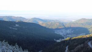 Dieses Bild zeigt eine Webcam-Aufnahme vom Achertal, aufgenommen am Montag, den 01.12.2025 um 09:10 Uhr. Die Temperatur betrug 0.9°C.