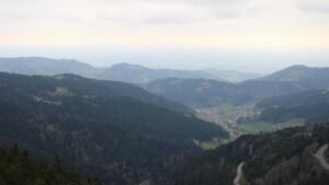 Dieses Bild zeigt eine Webcam-Aufnahme vom Achertal, aufgenommen am Mittwoch, den 15.04.2026 um 17:30 Uhr. Die Temperatur betrug 9.4°C.