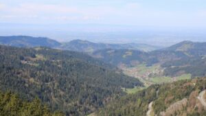 Dieses Bild zeigt eine Webcam-Aufnahme vom Achertal, aufgenommen am Freitag, den 17.04.2026 um 11:30 Uhr. Die Temperatur betrug 13.2°C.