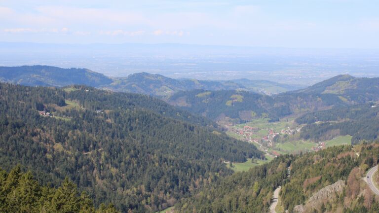 Dieses Bild zeigt eine Webcam-Aufnahme vom Achertal, aufgenommen am Freitag, den 17.04.2026 um 11:30 Uhr. Die Temperatur betrug 13.2°C.