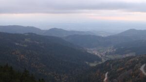 Dieses Bild zeigt eine Webcam-Aufnahme vom Achertal, aufgenommen am Montag, den 13.10.2025 um 19:00 Uhr. Die Temperatur betrug 6.2°C.