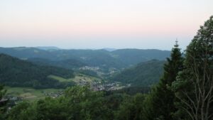 Dieses Bild zeigt eine Webcam-Aufnahme vom Achertal, aufgenommen am Dienstag, den 26.05.2026 um 05:30 Uhr. Die Temperatur betrug 21.2°C.