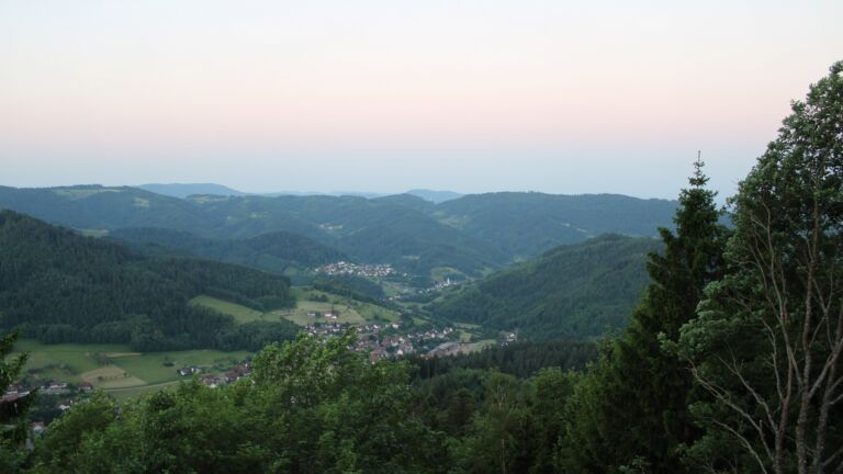 Dieses Bild zeigt eine Webcam-Aufnahme vom Achertal, aufgenommen am Dienstag, den 26.05.2026 um 05:30 Uhr. Die Temperatur betrug 21.2°C.