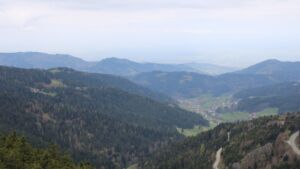 Dieses Bild zeigt eine Webcam-Aufnahme vom Achertal, aufgenommen am Mittwoch, den 15.04.2026 um 12:10 Uhr. Die Temperatur betrug 8.1°C.