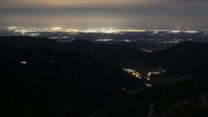 Dieses Bild zeigt eine Webcam-Aufnahme vom Achertal, aufgenommen am Mittwoch, den 10.12.2025 um 03:00 Uhr. Die Temperatur betrug 7.8°C.