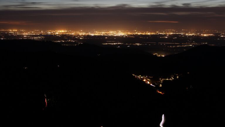 Dieses Bild zeigt eine Webcam-Aufnahme vom Achertal, aufgenommen am Donnerstag, den 09.04.2026 um 21:20 Uhr. Die Temperatur betrug 12.8°C.