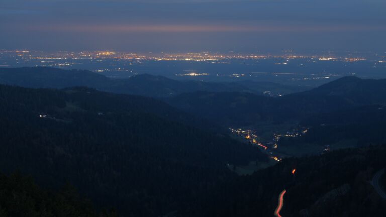 Dieses Bild zeigt eine Webcam-Aufnahme vom Achertal, aufgenommen am Donnerstag, den 16.04.2026 um 05:50 Uhr. Die Temperatur betrug 6.6°C.