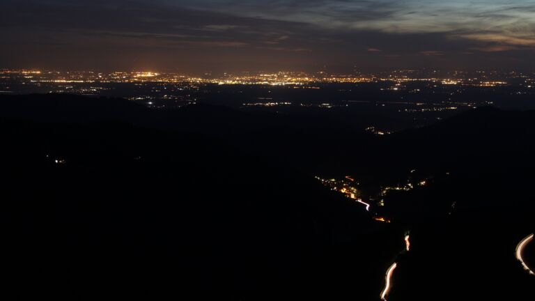 Dieses Bild zeigt eine Webcam-Aufnahme vom Achertal, aufgenommen am Freitag, den 18.07.2025 um 22:50 Uhr. Die Temperatur betrug 17°C.
